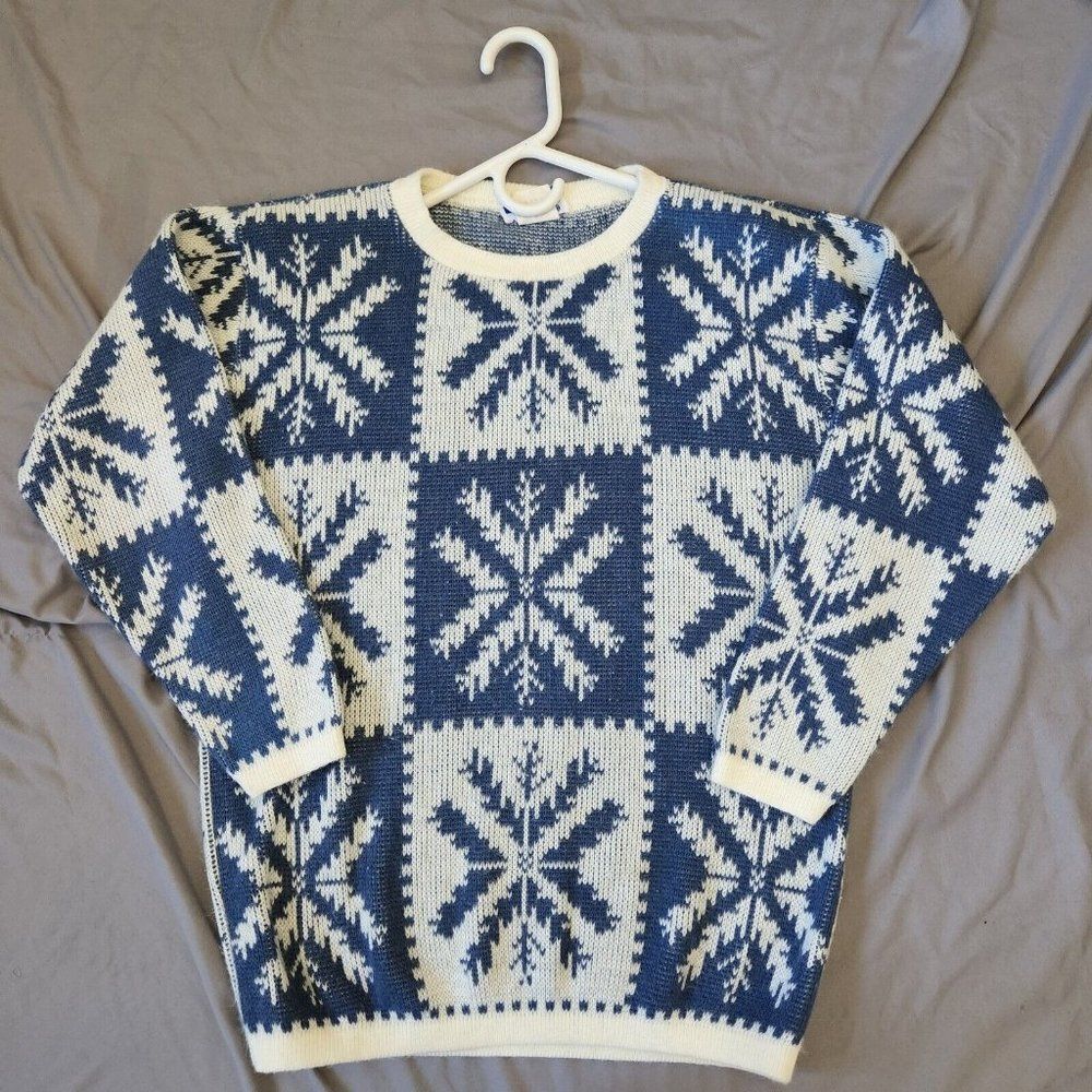 Vintage Cape Cod Sportswear Knit Acrylic Sweater Snowflakes Grandma Medium USA